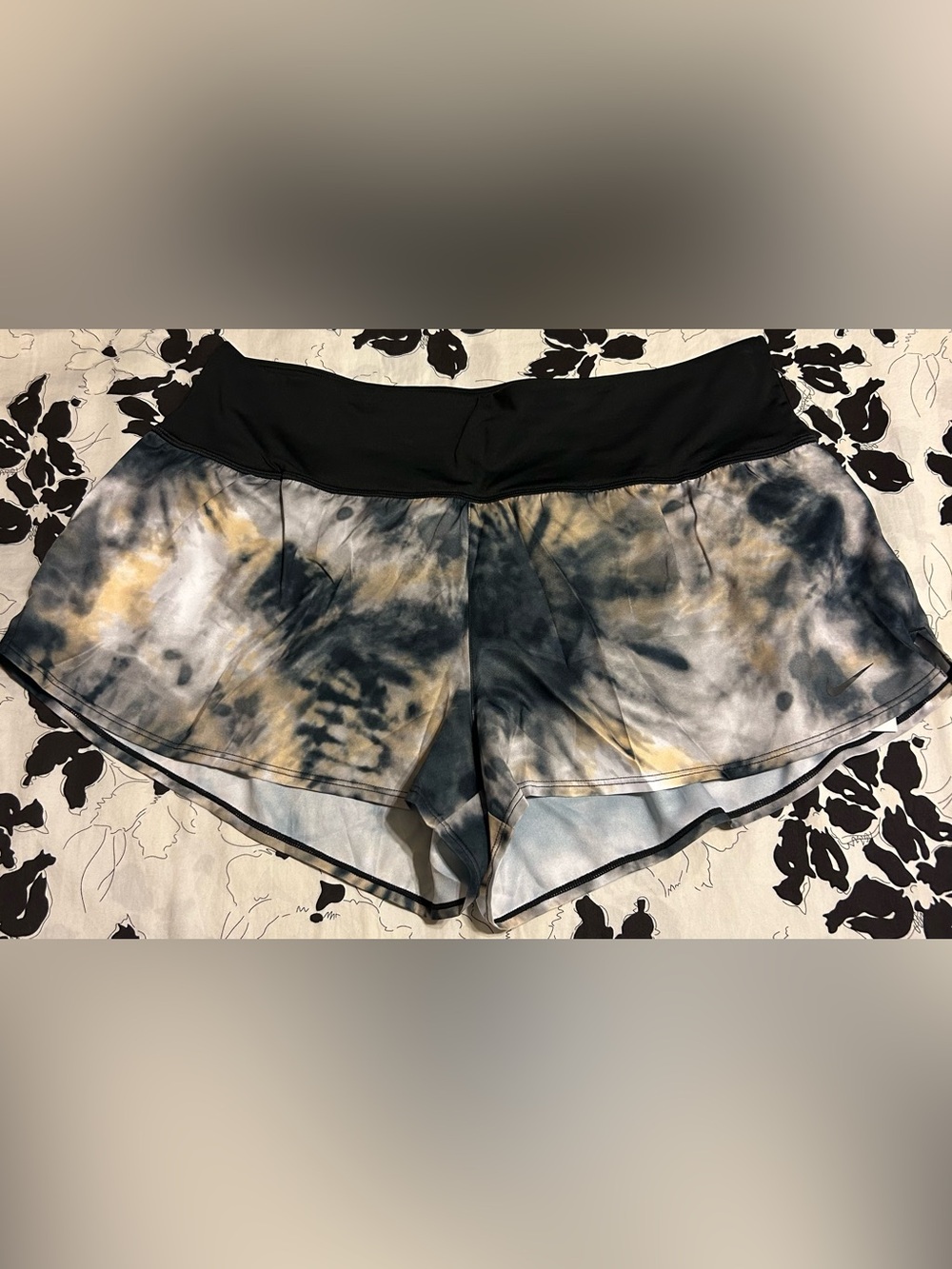 Nike Swim  Women’s Tie-Dye Shorts in Black, Blue & Cream Size Xl